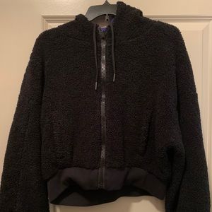 Reversible teddy Fabletics, cropped zip up hoodie.